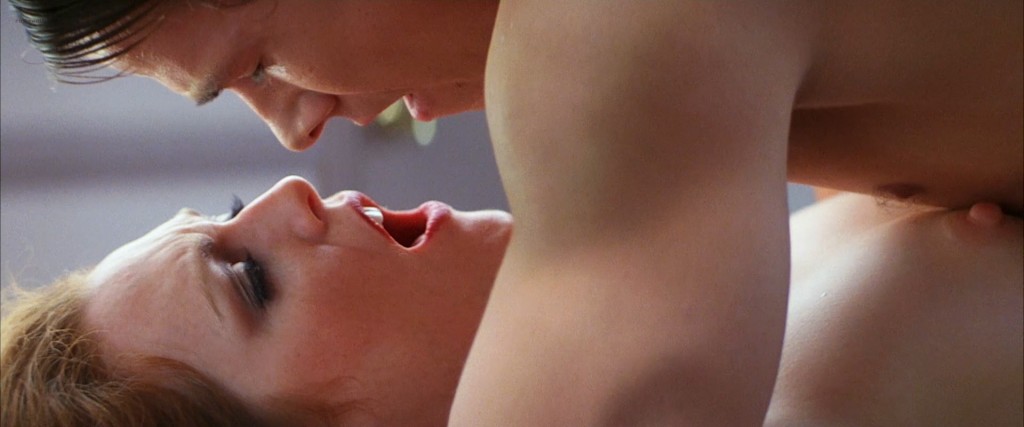 Heather Graham nude Julianne Moore nude -Boogie Nights (1997) hd1080p BluRay (3)
