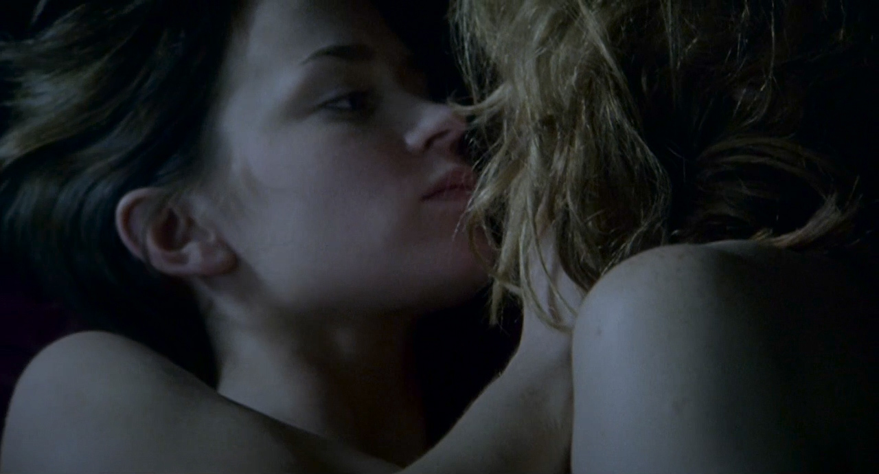 Emily blunt breasts lesbian scene in my summer of love 2