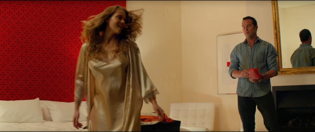 Alice Braga nude topless and Teresa Palmer hot but not nude - Kill Me Three Times (2014) hd1080p BluRay (1)
