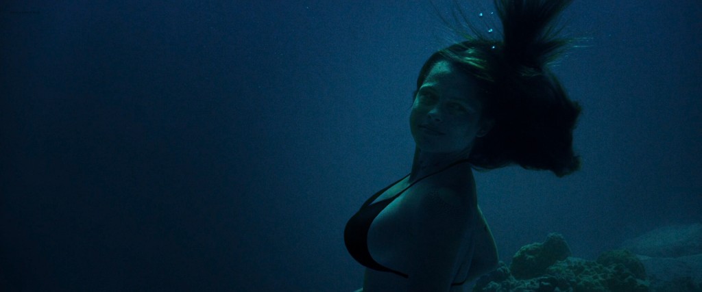 Teresa Palmer hot and busty in bikini and very sexy - Point Break (2015) HD 1080p (2)