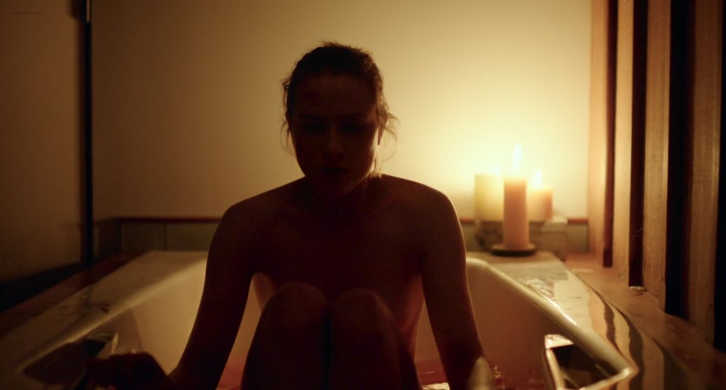 Ellen Page nude topless and Evan Rachel Wood nude in bath - Into the Forest (2015) HD 1080p Web-Dl (9)