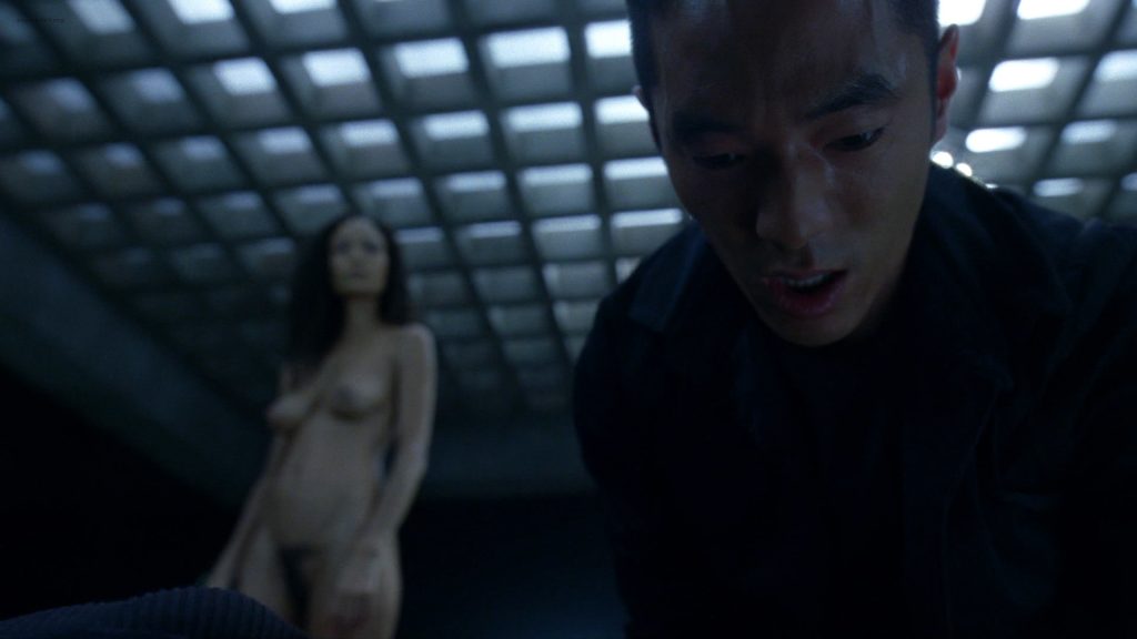 Thandie Newton nude bush and boobs - Westworld (2016) s1e8 HD 1080p (9)