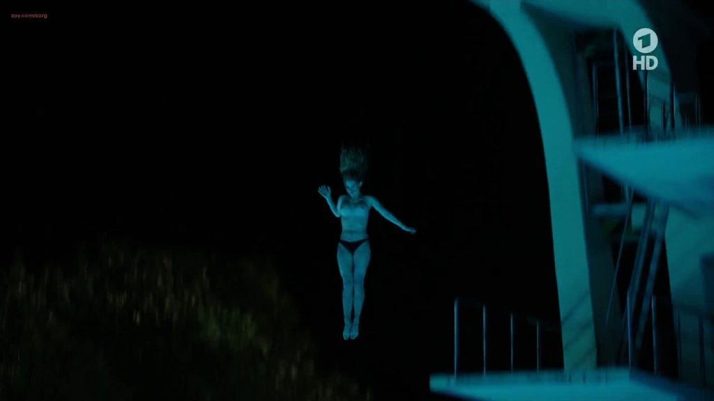 Saskia Rosendahl nude topless and wet - Zorn Vom Lieben und Sterben (DE-2015) HDTV 720p (7)