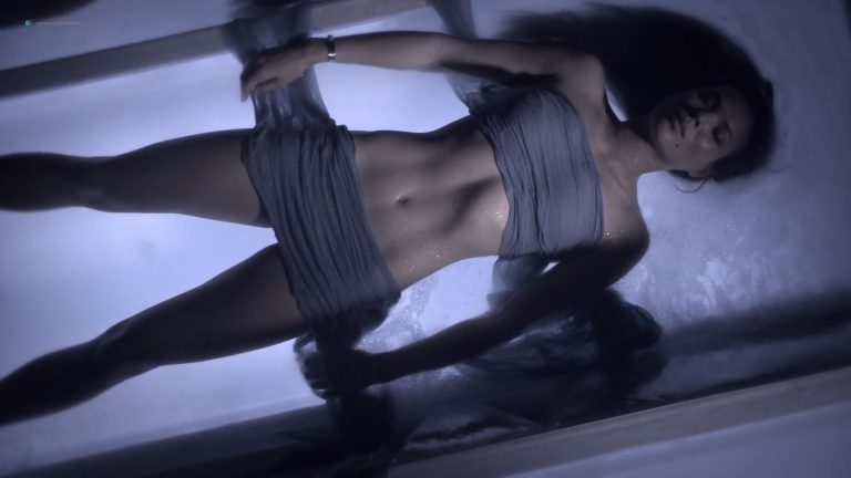 Laura Vandervoort hot in Riverworld (2010)