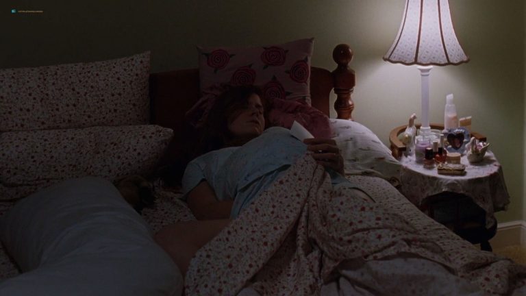 Amy Adams masturbating in bed and Embeth Davidtz hot sex – Junebug (2005) HD 1080p BluRay