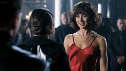 Olga Kurylenko stripping to nude - Max Payne (2008) HD 1080p (15)
