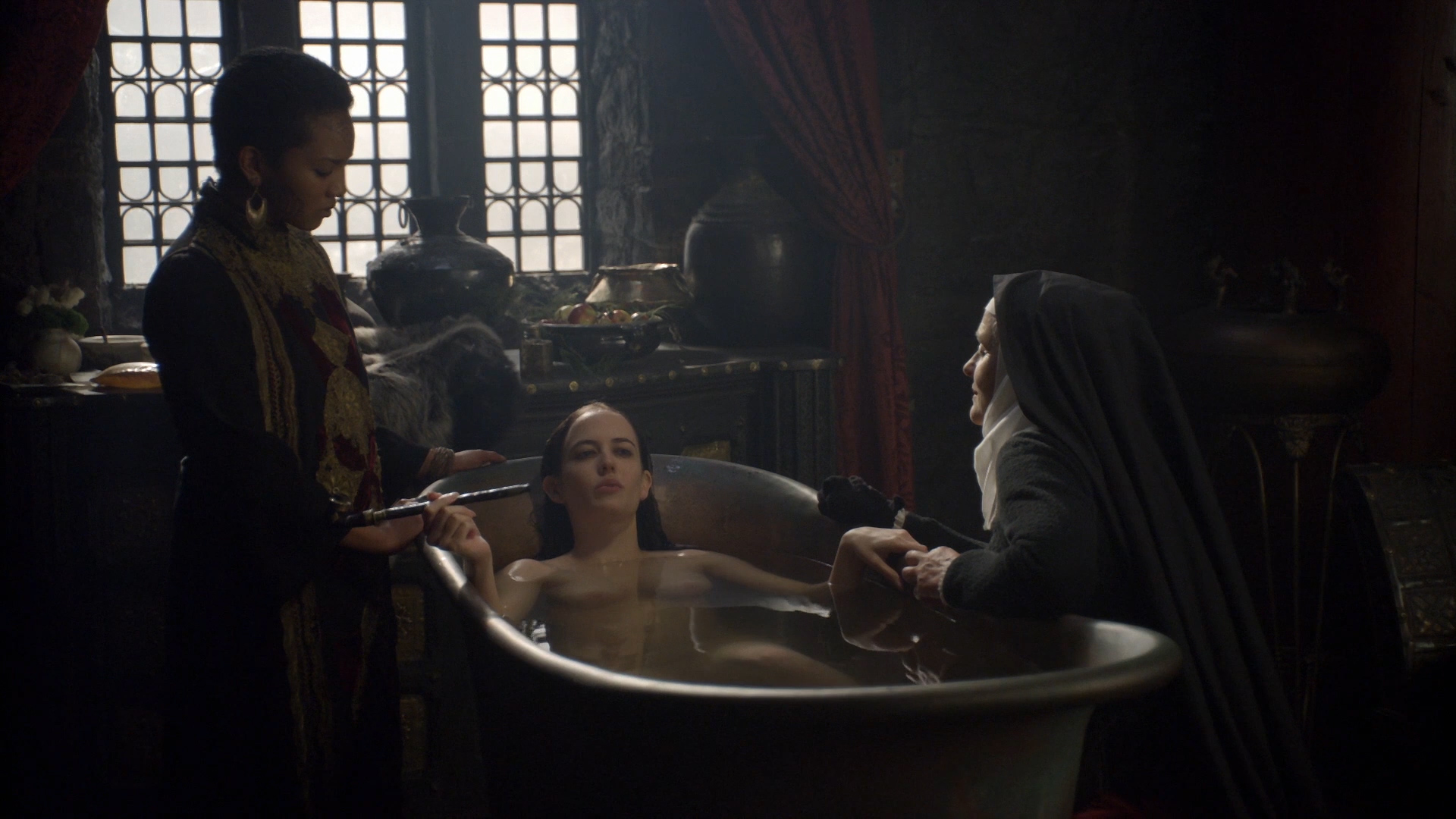 Eva Green nude in the bath – Camelot (2011) s1e9 hd720p