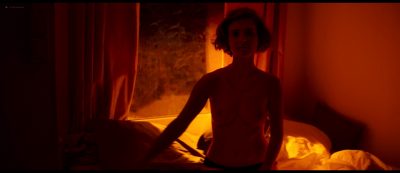 Liv Lisa Fries nude brief topless - Prélude (DE-2019) HD 1080p Web (5)