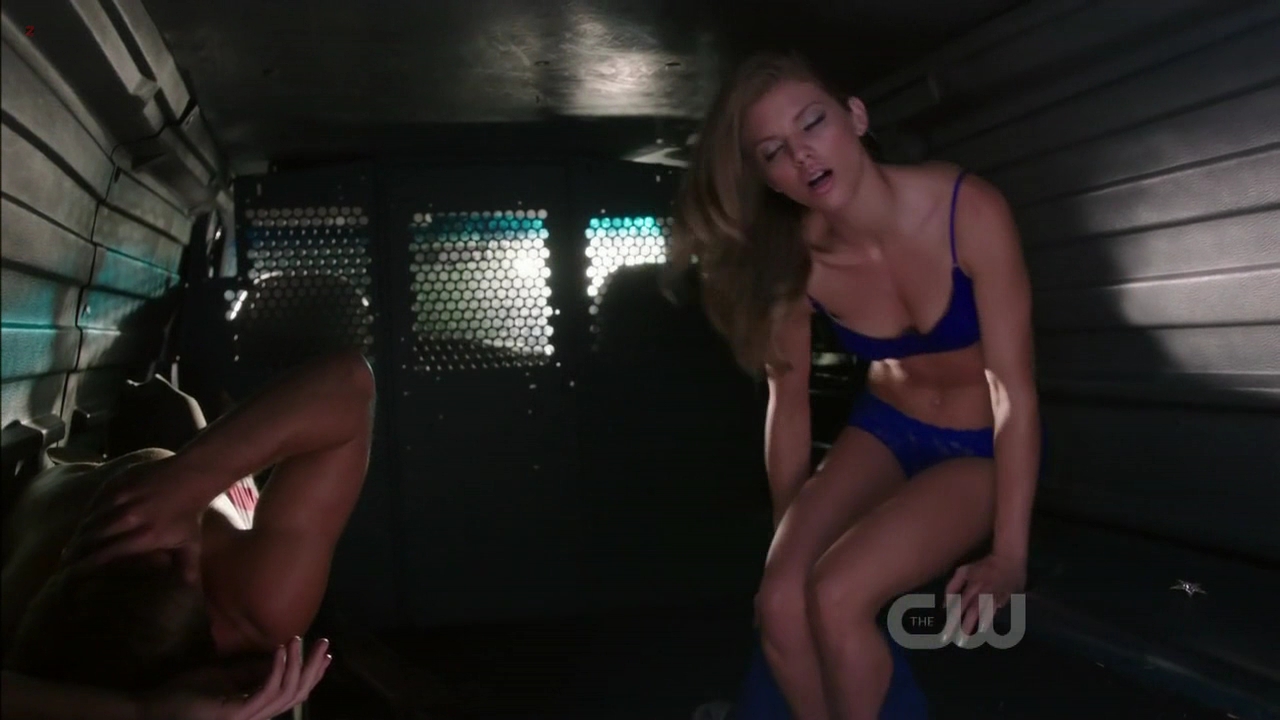 AnnaLynne McCord hot cleavage – 90210  s4e5 hd720p