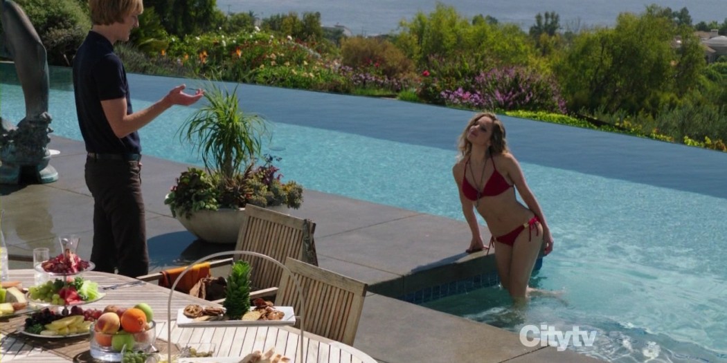 Margarita Levieva hot bikini - Revenge S01E08 hd720p (3)