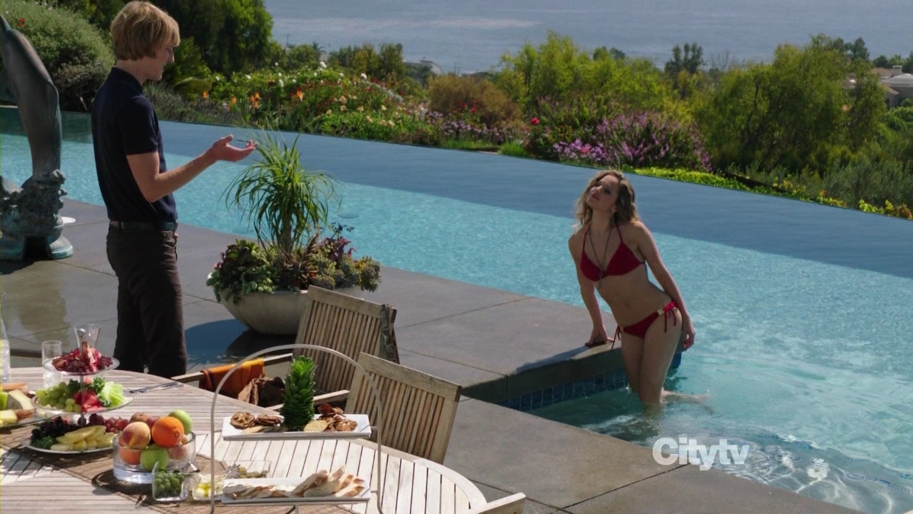 Margarita Levieva hot bikini – Revenge S01E08 hd720p