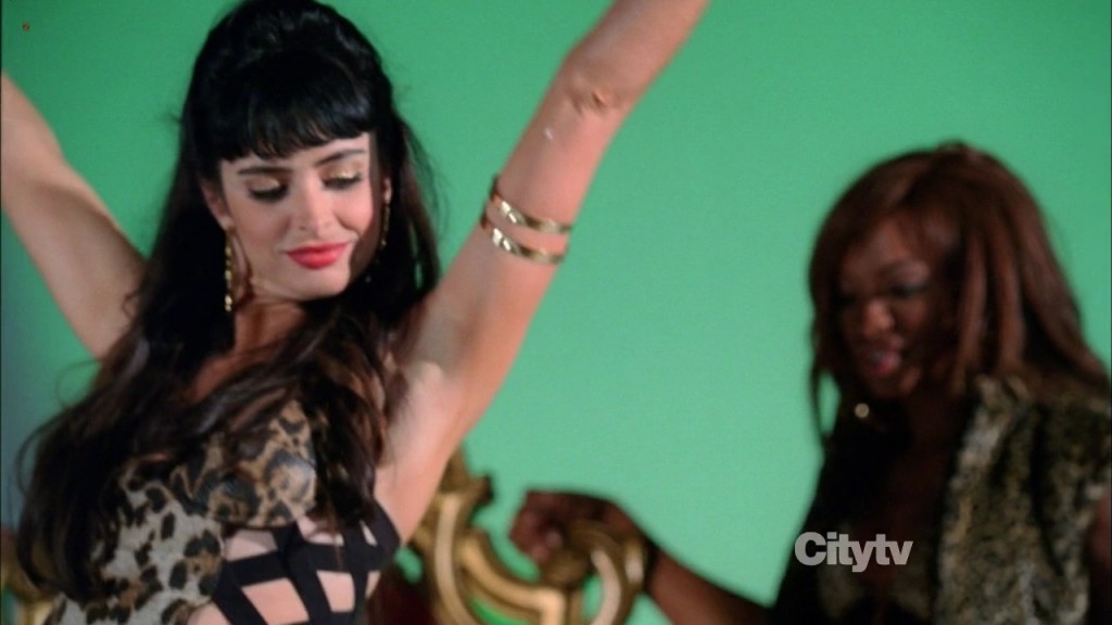 Krysten Ritter hot and sexy - Don't Trust the Bitch in Apartment 23 s1e1 hd720p (3)