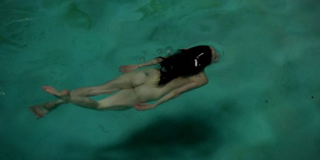 Mary-Louise Parker naked skinny dipping bush - Weeds s08e04 hd1080p (4)