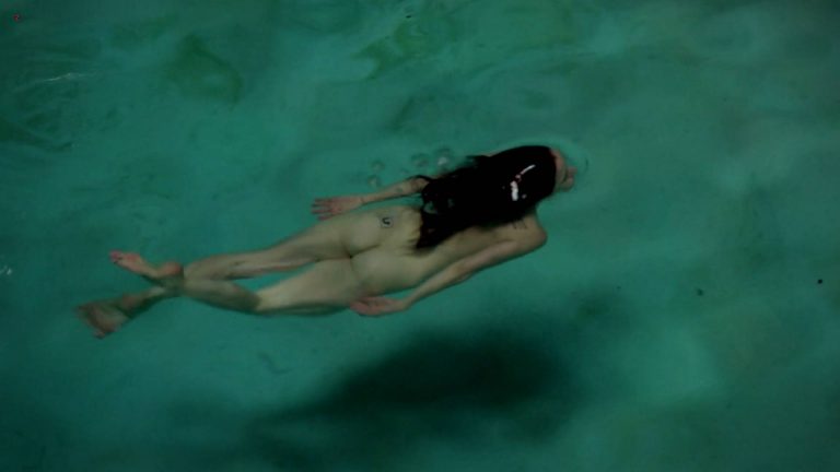 Mary-Louise Parker naked skinny dipping bush – Weeds s08e04 HD 1080p