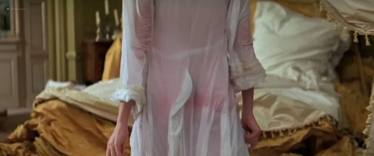 Annette Bening not nude in Valmont (1989)