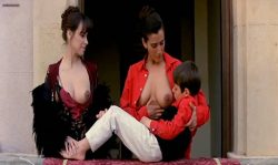 Mathilda May nude topless sex - La teta y la luna (SP-1994) (1)