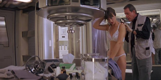 Amanda Pays hot and sexy in wet lingerie - Leviathan (1989) HD 1080p (8)