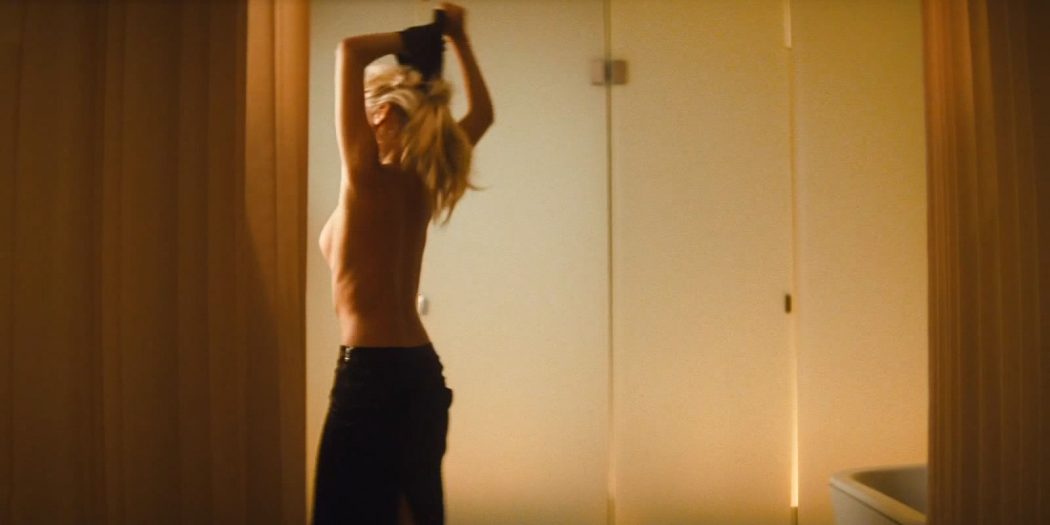 Sienna Miller brief nude topless - Layer Cake (2004) hd1080p (9)