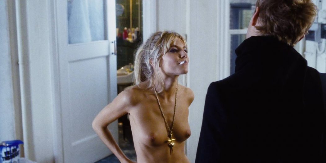Sienna Miller nude topless and hot - Alfie (2004) hd1080p (9)