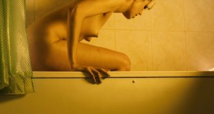 Agyness Deyn nude topless in the bath - Pusher (2012) HD 1080p (7)