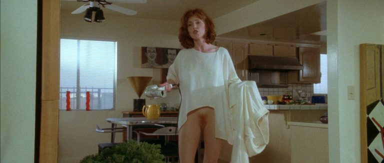 Julianne Moore butt naked full frontal in Short Cuts (1993)