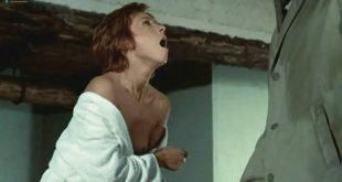 Marlene Jobert nude butt and nipple slip - Le Passager de la pluie (FR-1970) (5)