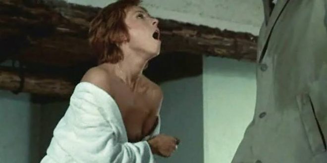 Marlene Jobert nude butt and nipple slip - Le Passager de la pluie (FR-1970) (5)
