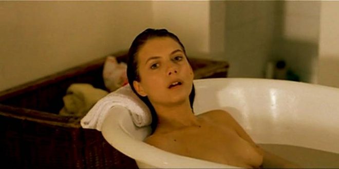 Melanie Laurent nude topless and very hot in - Dikkenek (FR-2006) (3)
