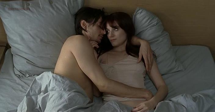 Melanie Laurent nude topless but brief and Sophie Cattani nude topless and sex in – Le Tueur (FR-2007)