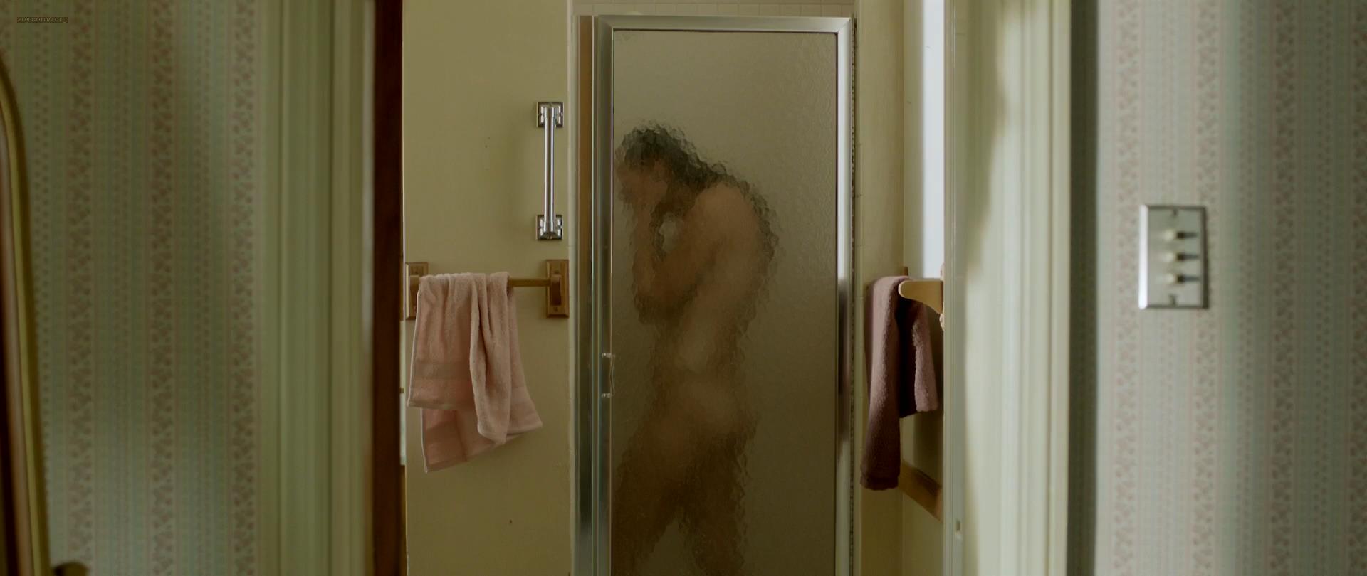 Alexia In Einer Szene, In Der Vollständig Seine Behaarte Loch Gefüllt.