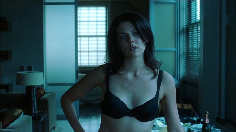 Charlize Theron hot in the tub and Lauren Graham hot in lingerie – Sweet November (2001) HD 1080p