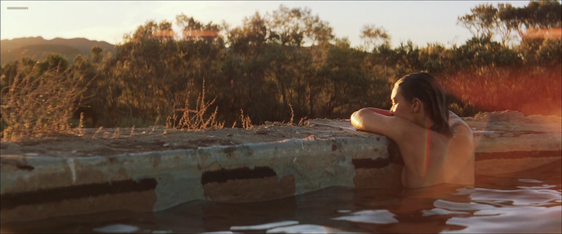 Mia Wasikowska nude skinny dipping – Tracks (2013) hd1080p