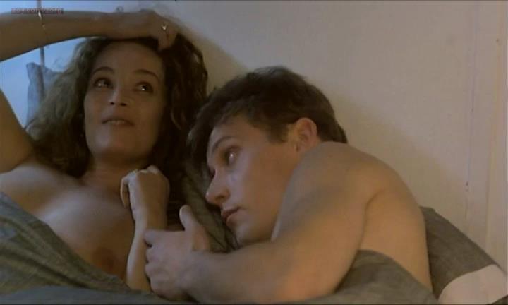 Isabelle Renauld nude topless and sex - Parfait amour (FR-1996) (4)