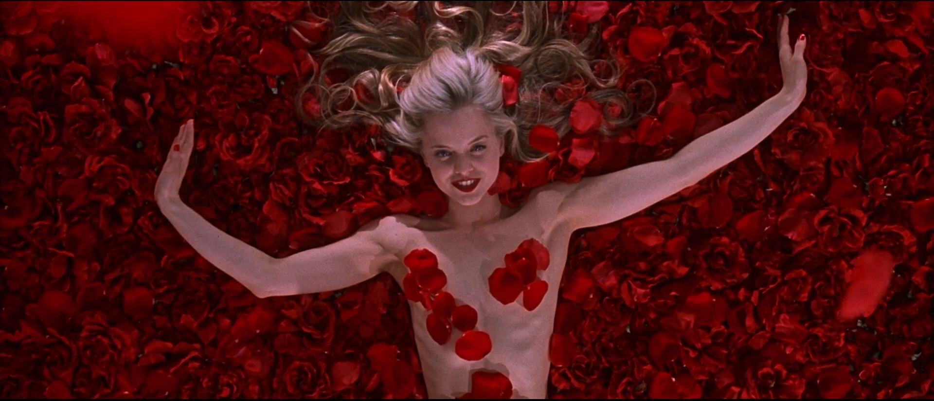 Mena Suvari nude topless and Thora Birch nude huge nude boobs – American Beauty (1999) hd1080p
