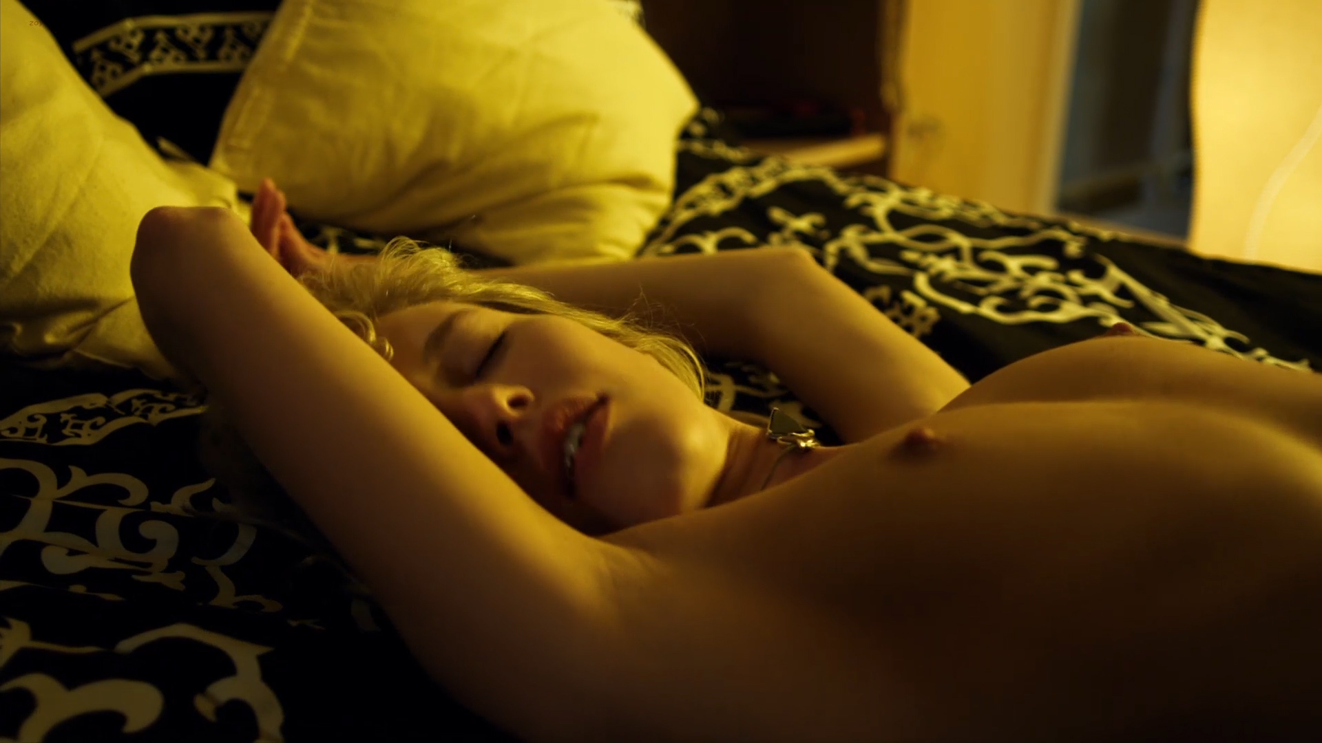 Sharon Hinnendael nude sex lesbian Kaniehtiio Horn nude C.C. Sheffield and Chelsey Reist all nude – Embrace of the Vampire (2013) hd1080p