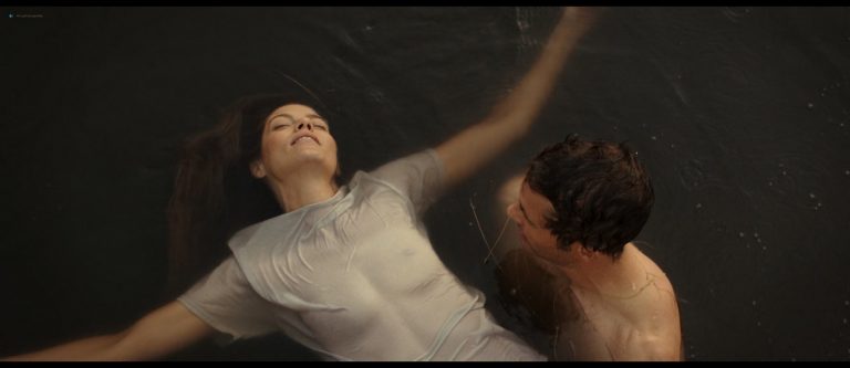 Michelle Monaghan hot see-through and Liana Liberato hot mild sex – The Best of Me (2014) HD 1080p BluRay