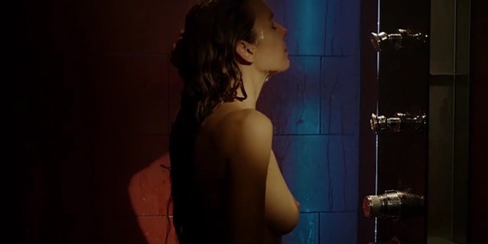 Claire Keim nude topless - Eternelle (2009) s1e1-3 (11)