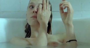 Clémence Poésy nude brief side boob and nipples in the bath Yael Abecassis hot not nude - Sans Moi (FR-2007) (2)