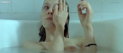 Clémence Poésy nude brief side boob and nipples in the bath Yael Abecassis hot not nude - Sans Moi (FR-2007) (2)