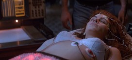 Julia Roberts hot and sexy in bra - Flatliners (1990) hd1080p (8)