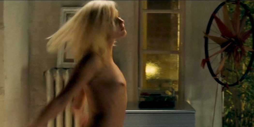 Virginie Ledoyen nude topless and bush - Heroines (FR-1997) HD 1080p BluRay (4)