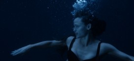 Jennifer Garner hot and sexy in bikini and lesbian kiss - Elektra (2005) hd1080p (3)