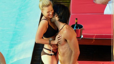 Margot Robbie hot in bikini some sex and nipple - Focus (2015) hd1080p (15)