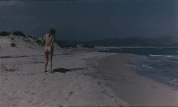 Carole André nude bound and tied while having sex on the beach - Le lys de mer (IT-FR-1969) (1)