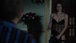 Elizabeth Hurley hot sexy in lingerie - The Royals (2015) s1e1-e5 hd1080p (5)