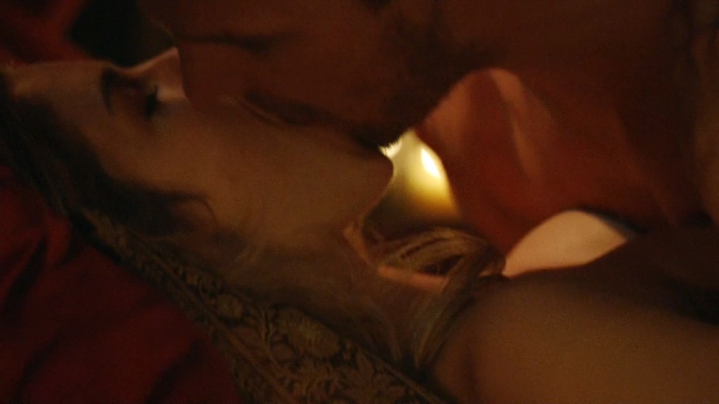 Emily Bett Rickards nude sex but covered - Arrow (2015) s3e20 hd720p. (8)