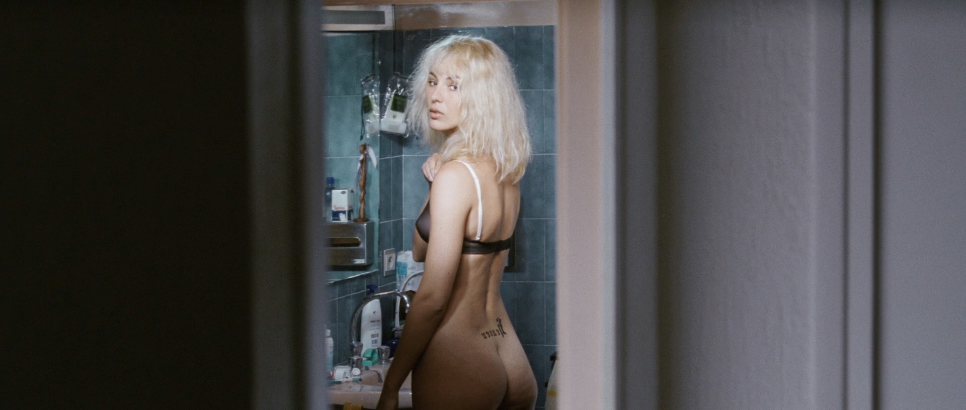 Louise Bourgoin nude butt skinny dipping and Pauline Étienne nude sex – L’Autre Monde (FR-2010) HD 1080p BluRay