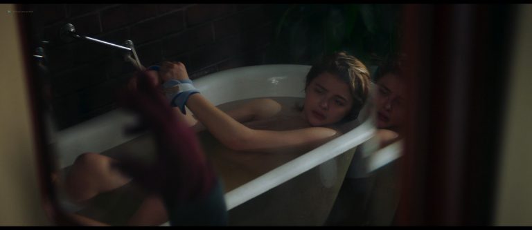 Chloe Grace Moretz  hot, Maika Monroe sexy – Greta (2018) HD 1080p BluRay