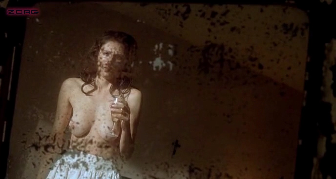 Alessandra Martines nude topless and Laura Smet hot swimsuit – L’heure zero (FR-2007)