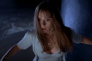 Jennifer Love Hewitt hot cleavages and Sarah Michelle Gellar hot and sexy - I Know What You Did Last Summer (1997) hd1080p BluRay (2)